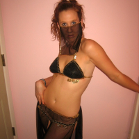 Bellydancer GND Ruby fingering her shaved Pussy