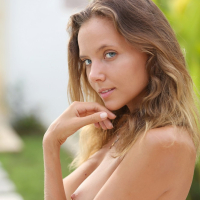 Stunning hottie Katya Clover unveils her boobs outdoors