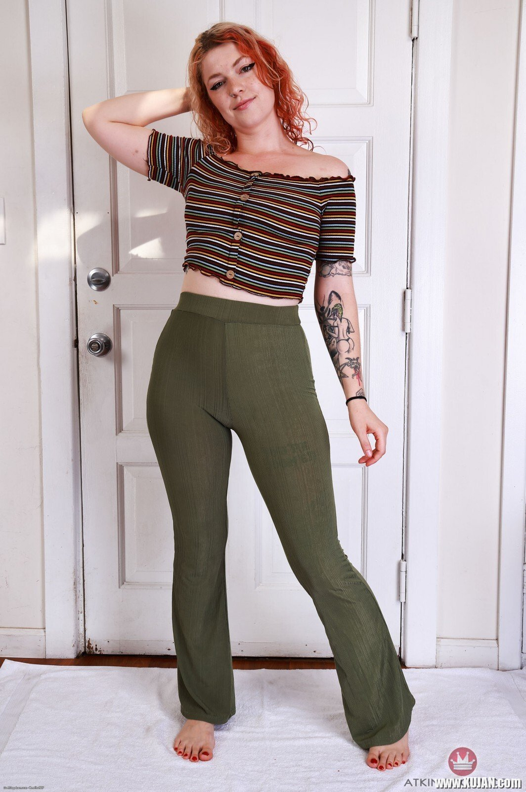 Tattooed redhead Apricot Pitts with natural tits posing naked on the floor - Photo #2599067