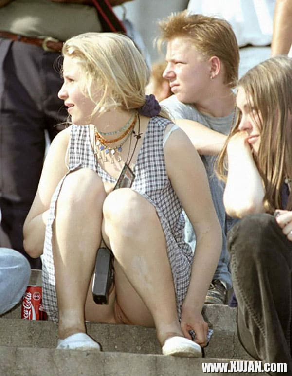 Poghotsi lusankarum kanants vra lrtes - Photo #2600635