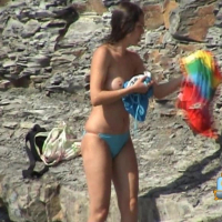 Busty Brune Nerkayatsnum e ir seqsual kapuyt bikiniy