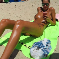 Aghjikner Nudist hanrayin loghaperum