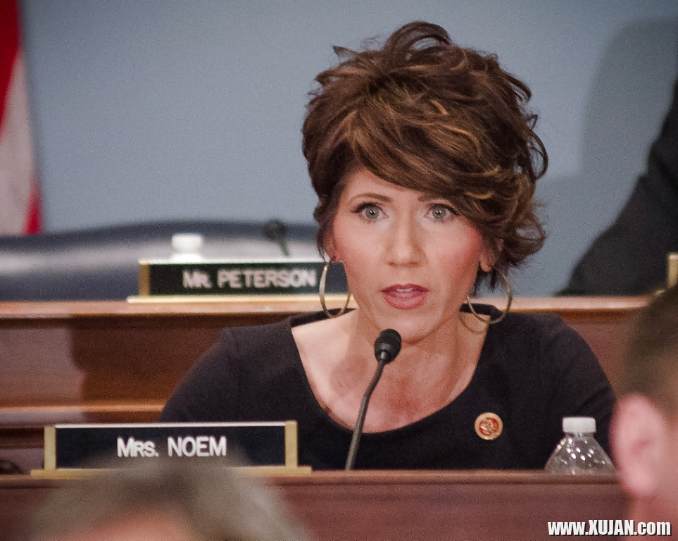 I love jerking off to Conservative Kristi Noem - Photo #2616761