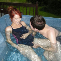 Red pucy Fucked in Jacuzzi poghotsum