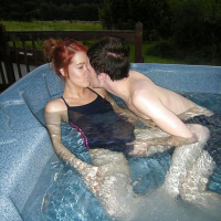 Red pucy Fucked in Jacuzzi poghotsum
