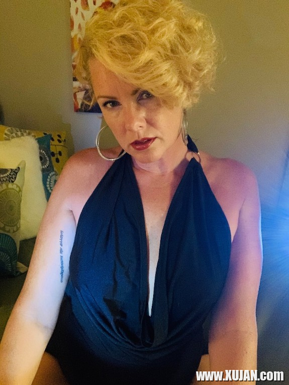 MILF HORNY PISSY - Photo #2623017