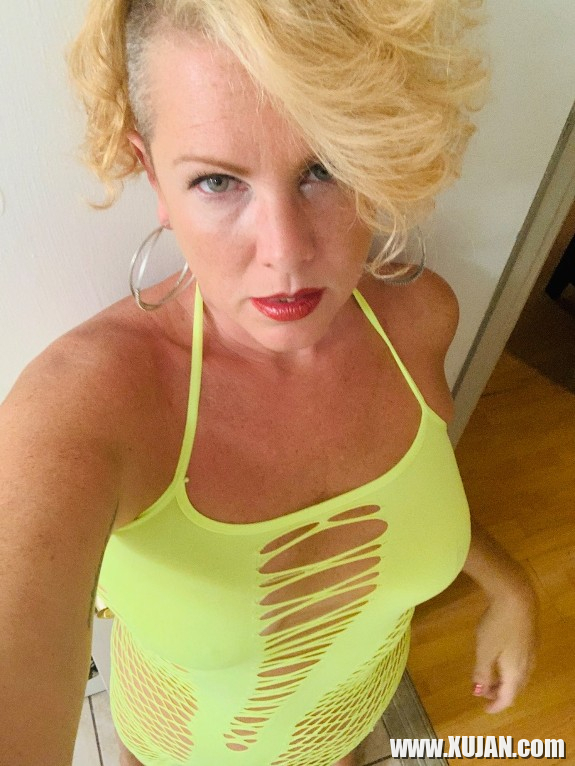 MILF HORNY PISSY - Photo #2623018