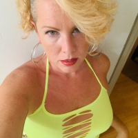 MILF HORNY PISSY
