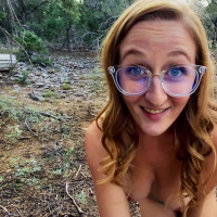 Fit bitch Molly Pills rides a big boner outdoors