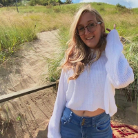 Molly Pills having sex in the tent on the beach