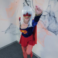Nude SuperGirl Gnahateq im nor seqsual Cosplay zgestnery