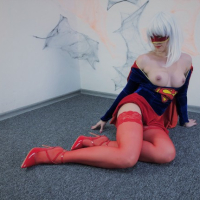 Nude SuperGirl Gnahateq im nor seqsual Cosplay zgestnery