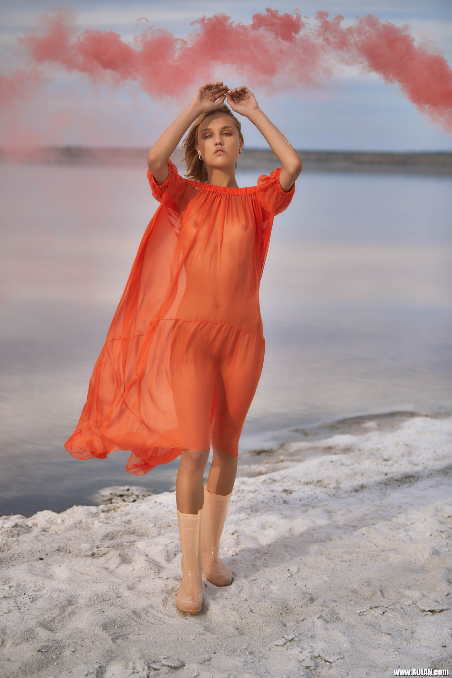 Beautiful Hannah Ray walks by the beach in her super sexy outfit - Photo #2633199