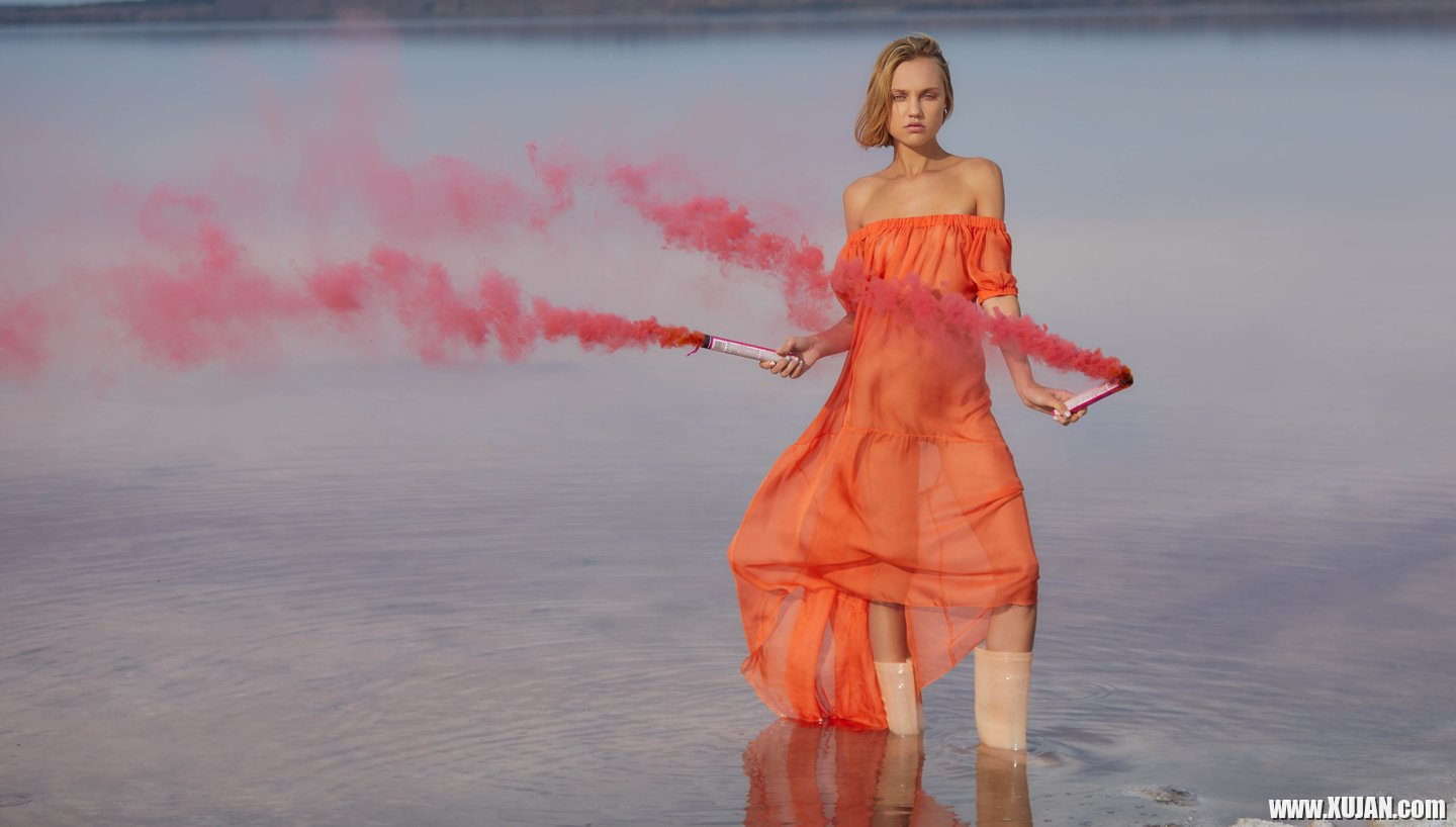 Beautiful Hannah Ray walks by the beach in her super sexy outfit - Photo #2633203