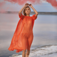 Beautiful Hannah Ray walks by the beach in her super sexy outfit
