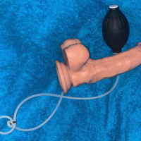 Cumslut y khaghum e nor Squirting Dildo i het