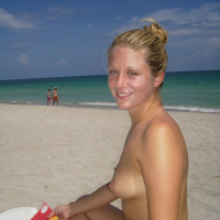 Ardzakurdi lusankarner Blonde Babe i ir sev bikinium ev anpashtpan