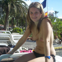 Ardzakurdi lusankarner Blonde Babe i ir sev bikinium ev anpashtpan