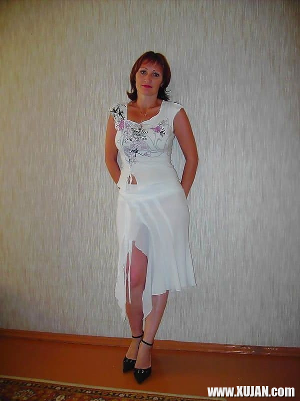 Karmir erangavor kiny seqsits araj antsnum e - Photo #2655566