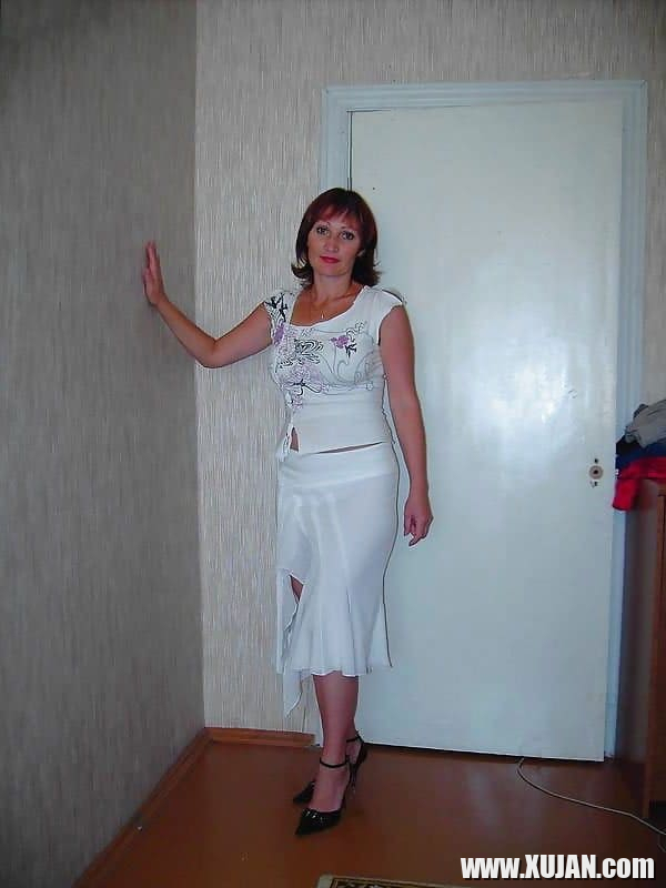 Karmir erangavor kiny seqsits araj antsnum e - Photo #2655567