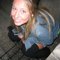 Pissing Girls Watch i lusankarnery artsants