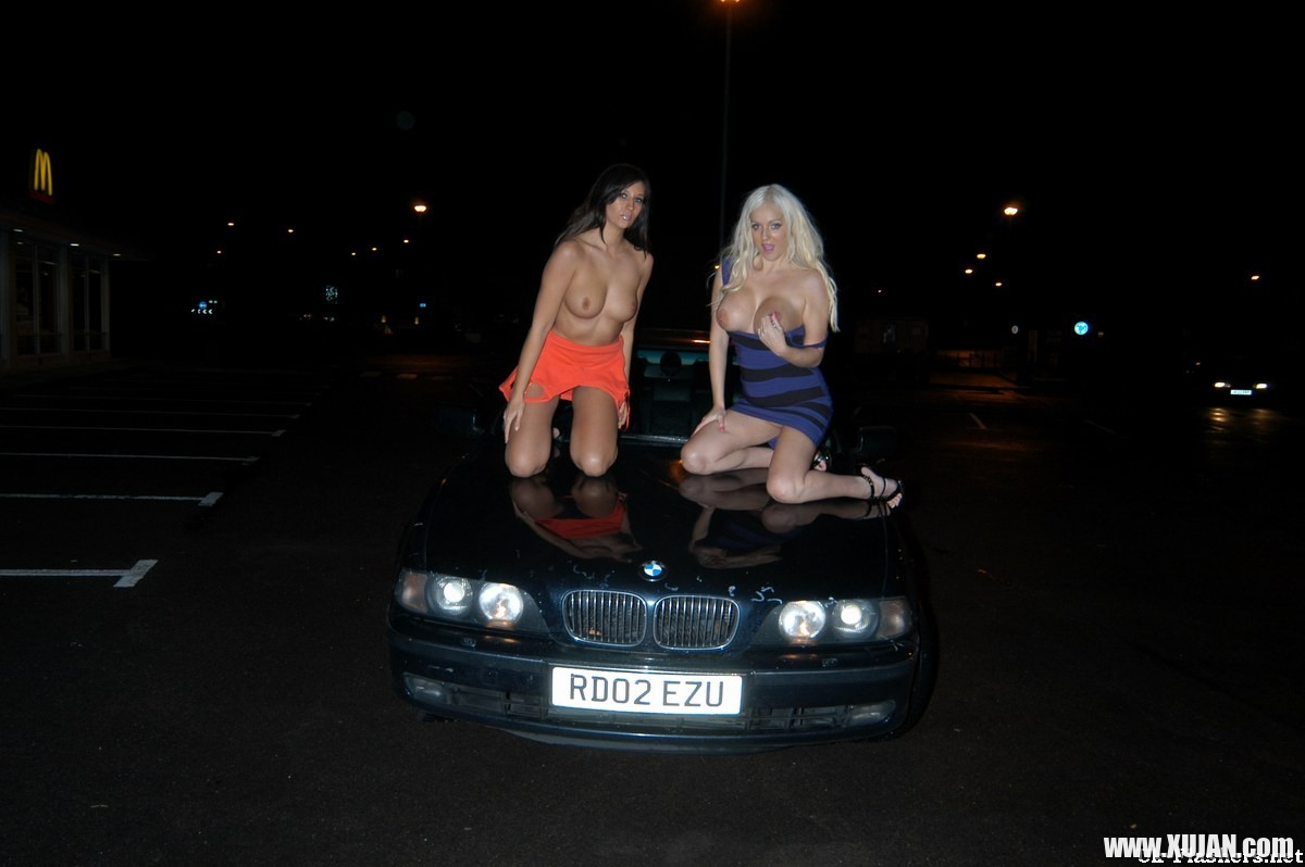 Busty flashers Gemma Maddock and Dolly Delight in UK Two babes big tits flashin - Photo #2664485