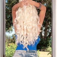 Sexy pornstar Dolly Delight up close and personal