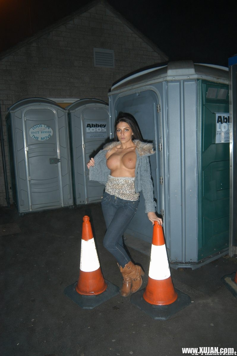 Busty flashing pornstar Dolly Delights public nudity and downtown exhibitionism - Photo #2664621