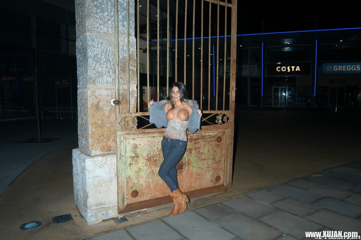 Busty flashing pornstar Dolly Delights public nudity and downtown exhibitionism - Photo #2664624
