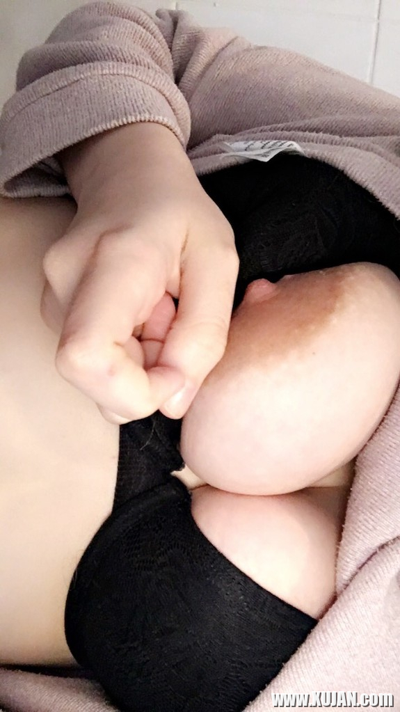 Boobs y durs e - Photo #2692878