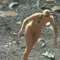 Skinny Girl y ev Busty Brune y khaghum en jri mej