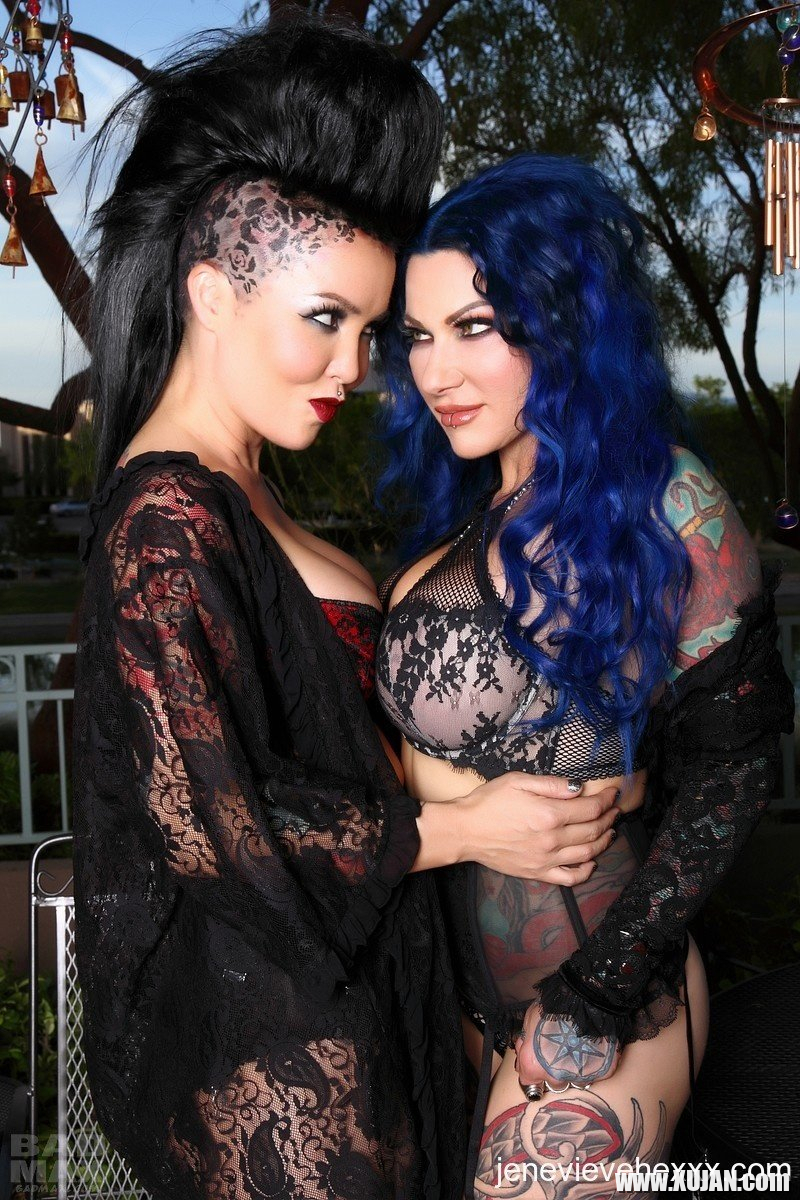 Jenevieve Hexxx and Masiumi Max pose together for the first time - Photo #2709370