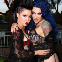 Jenevieve Hexxx and Masiumi Max pose together for the first time