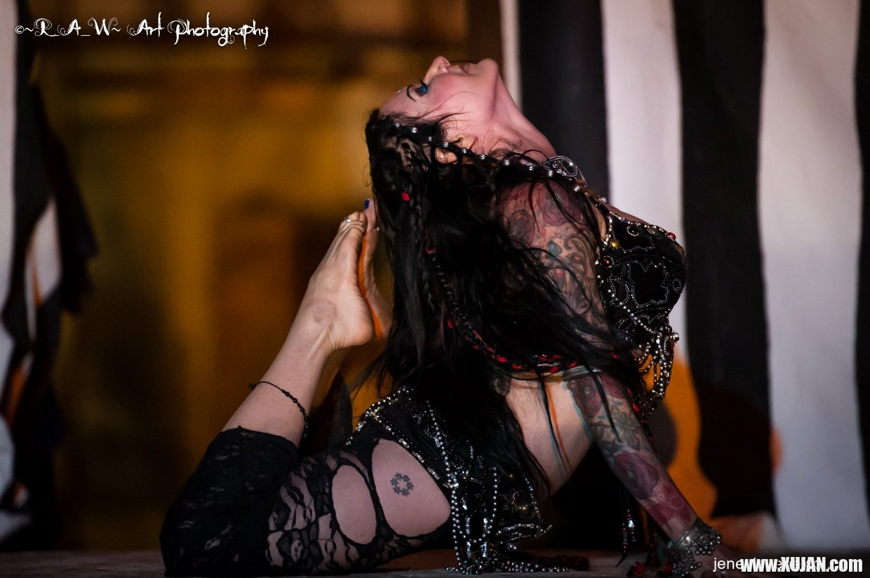 Jenevieve Hexxx poses with snakes as a dancer and at the ED awards - Photo #2709441