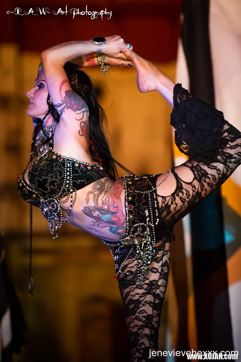 Jenevieve Hexxx poses with snakes as a dancer and at the ED awards - Photo #2709446