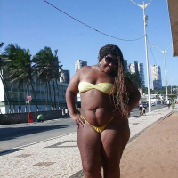 Fat arpot aghjiknery loghapum hagnvats ein bikiniov chapi mej che