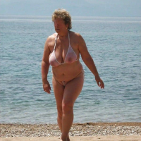 Fat arpot aghjiknery loghapum hagnvats ein bikiniov chapi mej che