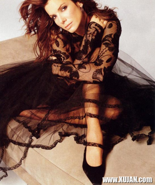 Sweet actress Sandra Bullock showing hot body and posing sexy - Photo #2714288