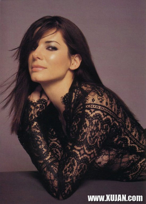 Sweet actress Sandra Bullock showing hot body and posing sexy - Photo #2714294