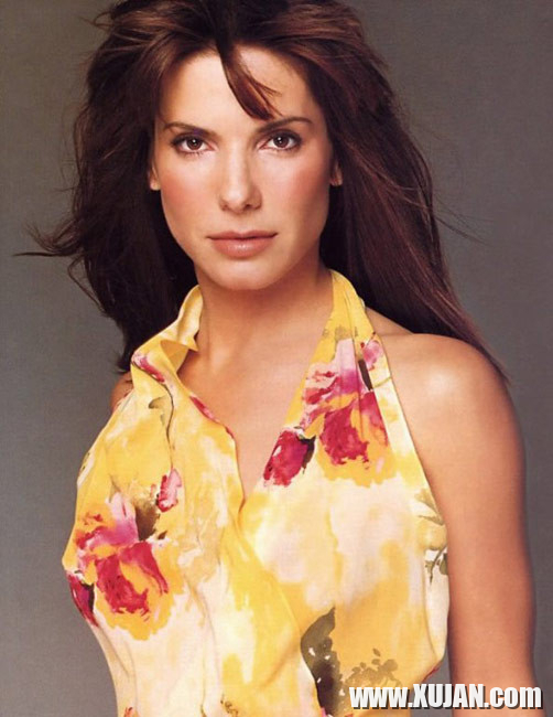 Sweet actress Sandra Bullock showing hot body and posing sexy - Photo #2714295