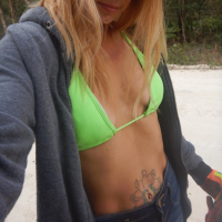 Flirty Risky Blonde hanrayin striptizy Florida Thong Bikini Groeel um