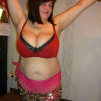 Busty mayry stamoqsi parayin kostyumi mej