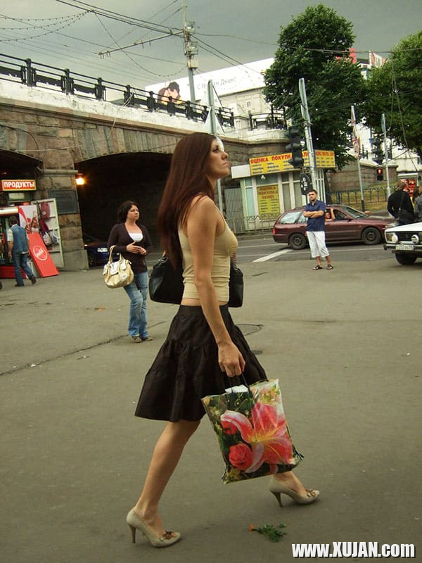 Taqnvats tesakhtsik poghotsum rus aghjiknerin phetuyqi hamar - Photo #2724007