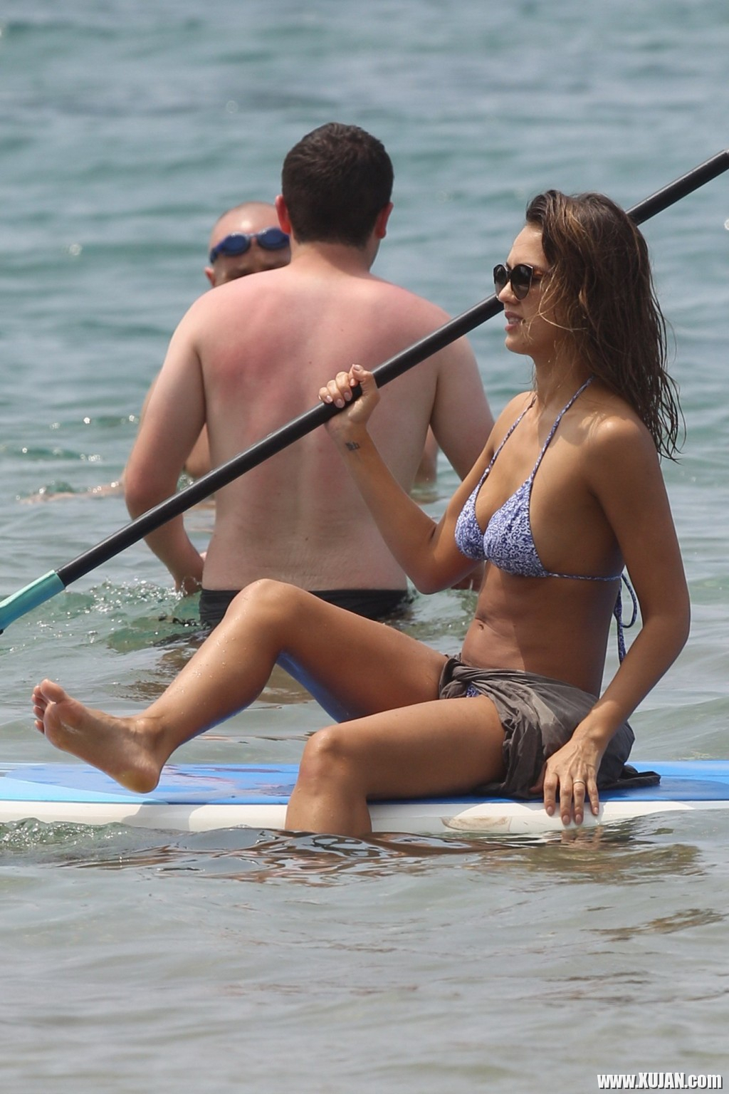 Jessica Alba wearing tiny blue string bikini in Hawaii - Photo #2724712