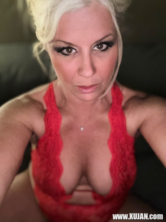 Tezh shek mets Titty MILF - Photo #2728091