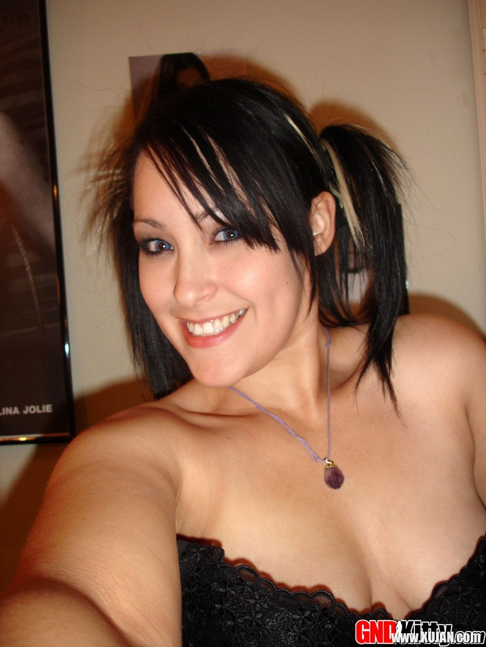GND Kitty playing with the Camera and flashing her Tits - Photo #2731176