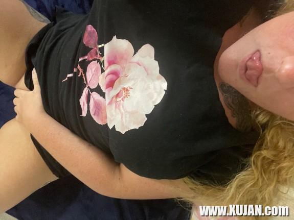 Bedtime Blond Babe BBW Tease ev khaghum e pucy i het - Photo #2739094