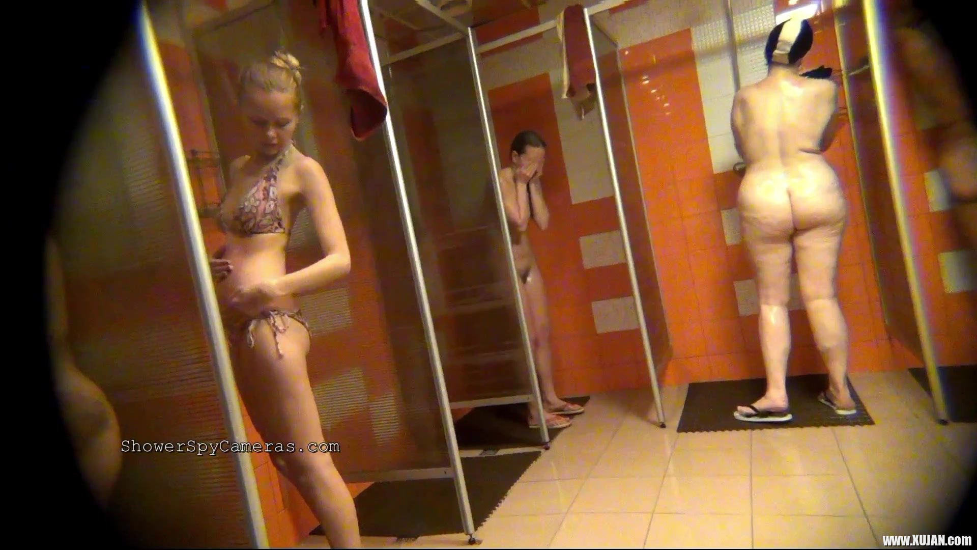 Eritasard derahasy ev Saggy Woman y kisum en nuyn tsntsughnery - Photo #2764149