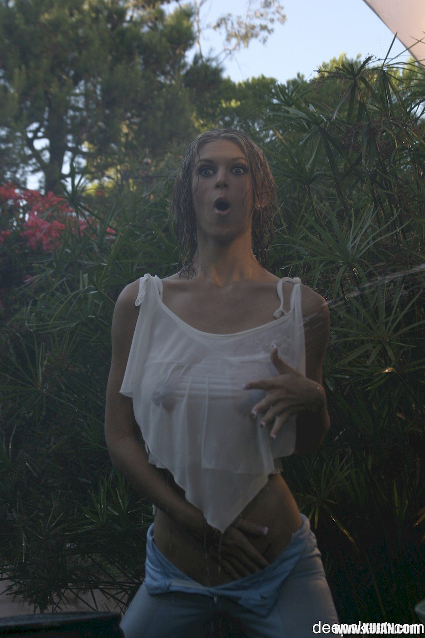Slutty chick Brooke Banner takes a cock in her mouth before riding it - Photo #2765403