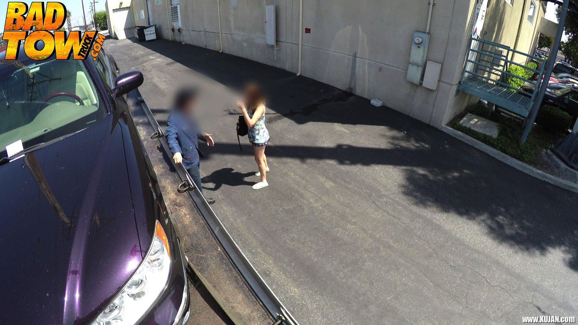 Hot redhead amateur Gwen Stark blows a tow truck driver to get her car back - Photo #2767919